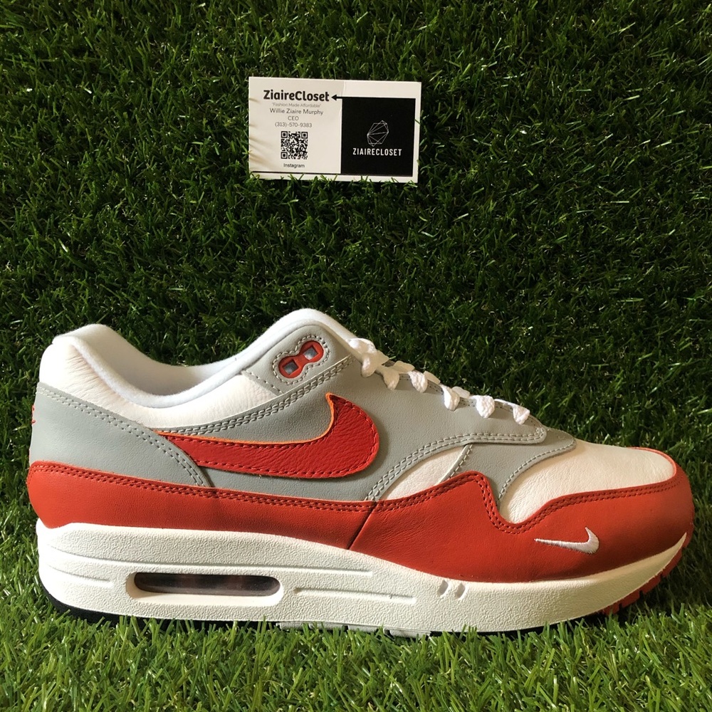Nike Air Max LV8 Red
